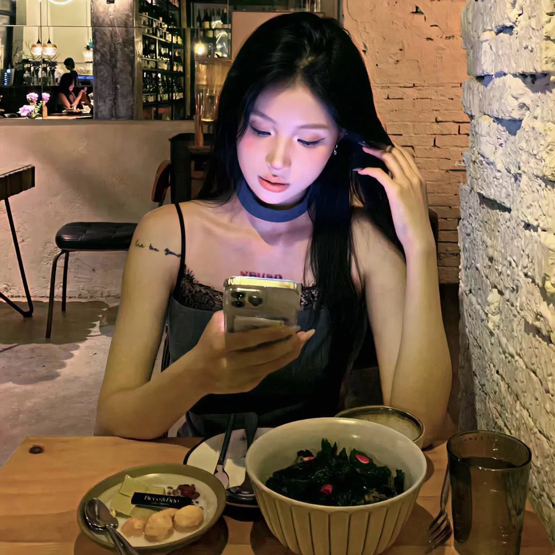 明星离婚传闻表情包火出圈，网友笑疯，前后半年引热议